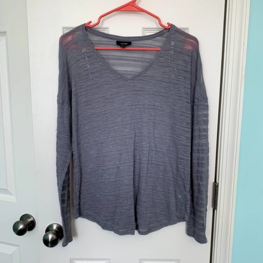 Apt 9 Gray Semi Sheer Knit V-Neck Shirt Women's‎ Size Large